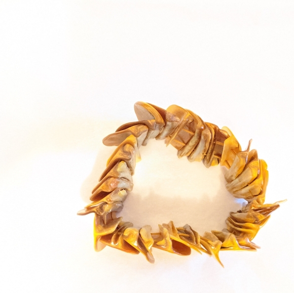 Golden Shell Bracelet - Picture 2 of 4